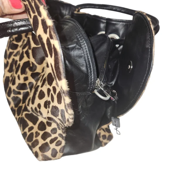 Faux Fur Leopard Print duffle Bag, With Soft Magnetic Snap Closure. NO BRAND. - Picture 4 of 6